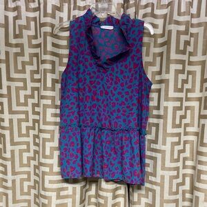 Turquoise and teal sleeveless shirt.